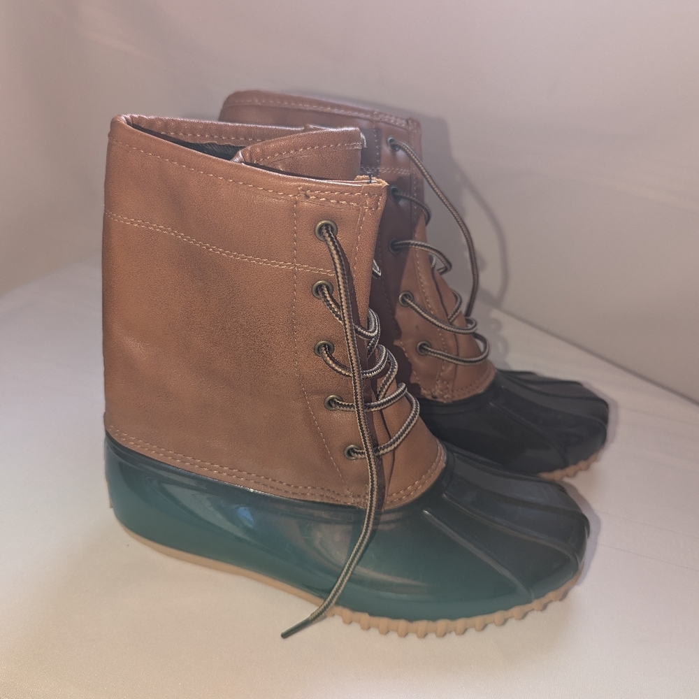 Duck boots